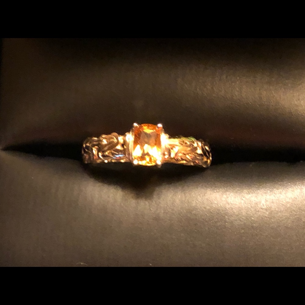 Women’s ring.